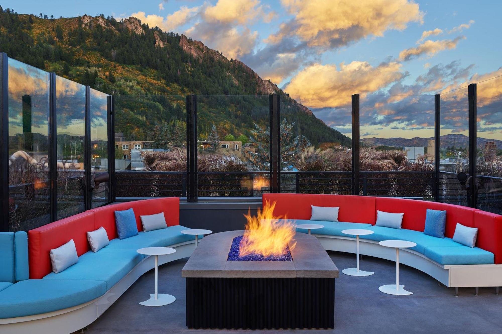 W Aspen Hotel Exterior photo